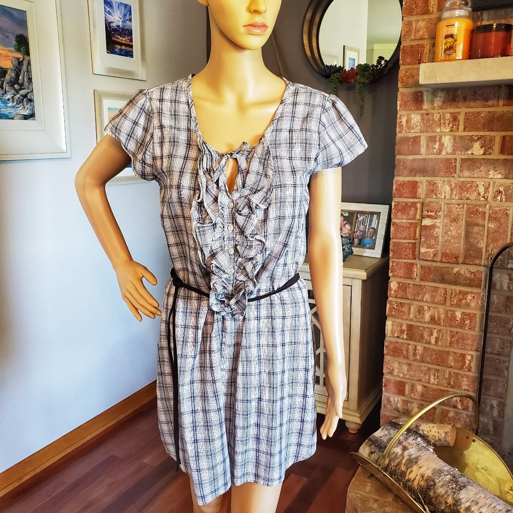 🎀3/$25 Converse ruffle front belted summer dress